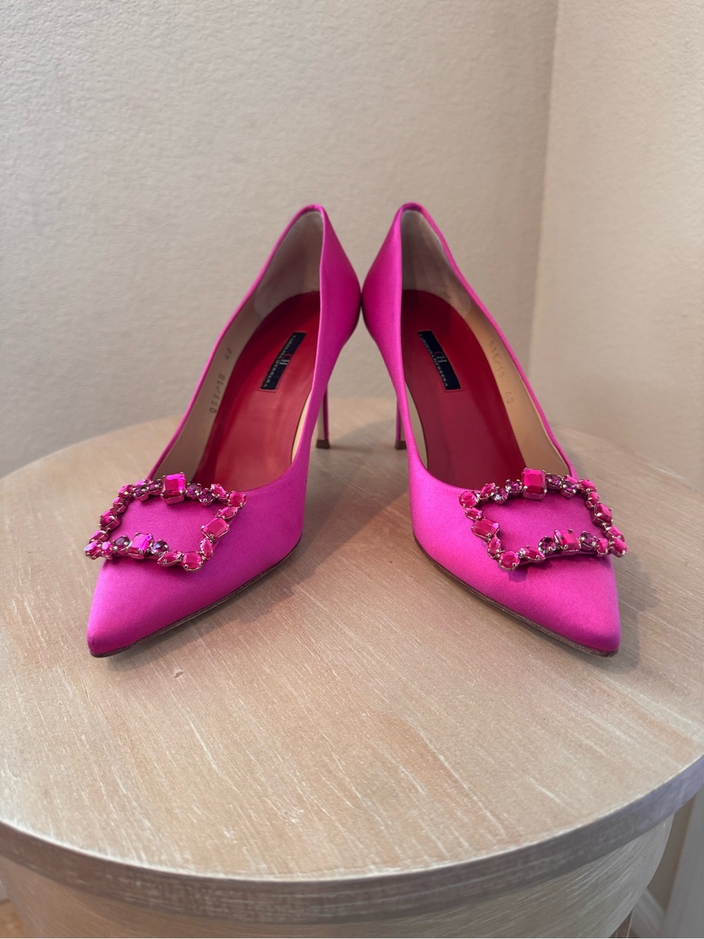 Carolina Herrera Fuchsia Satin Jeweled Buckle Pump - EU 40 - NIB - Retail $1,025